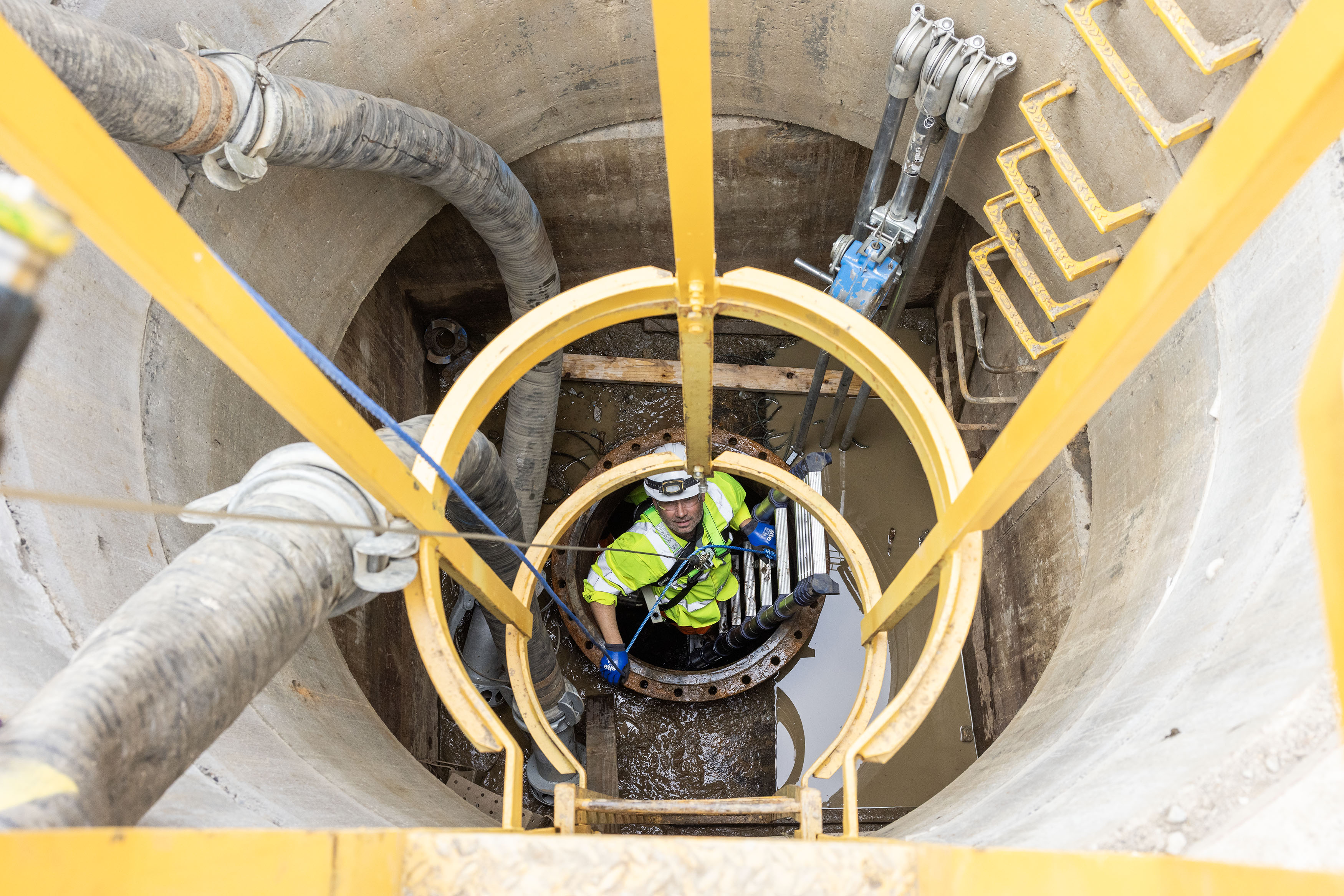 Operative at pipe access chamber